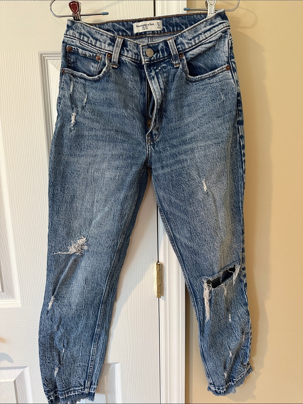 Abercrombie & Fitch Distressed THE MOM Jeans - Blue Denim